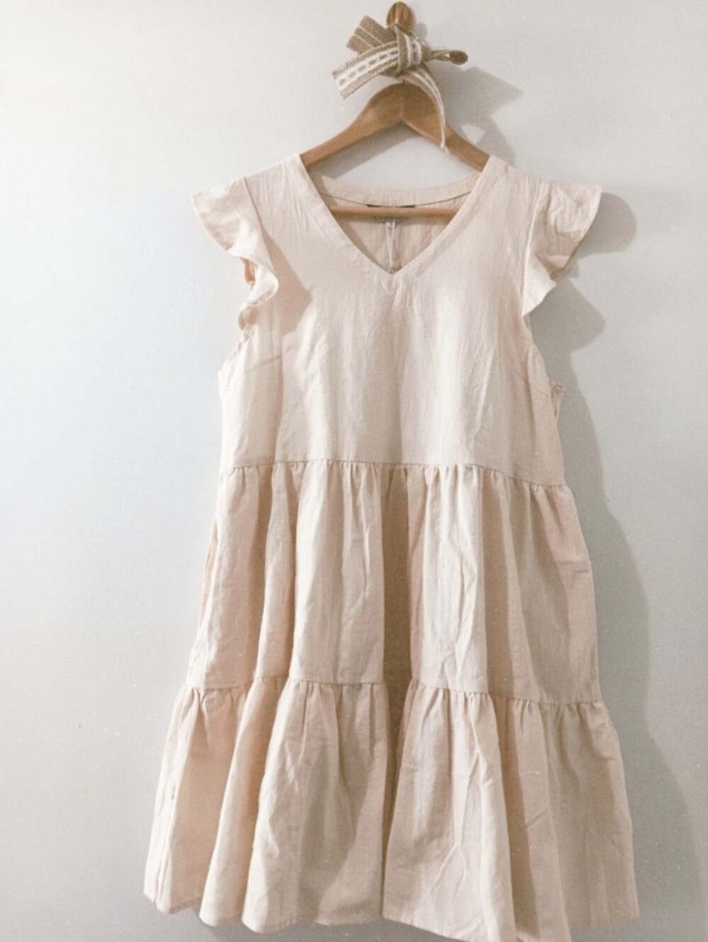 EVERKAKI CREAM RUFFLED FLUTTER SLEEVE V-NECK TIERED BABYDOLL MINI DRESS SMALL